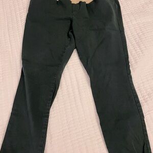 Old Navy Maternity Full-Panel Pixie Ankle Pants
Color: Dark Green
Size:14